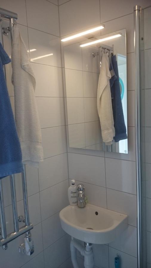 Ljust Boende, Egen Ingang Och Traedgard I Centrum Varberg Exteriér fotografie