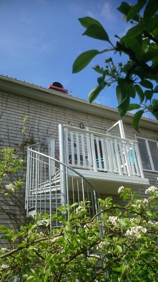 Ljust Boende, Egen Ingang Och Traedgard I Centrum Varberg Exteriér fotografie